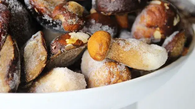 Jak długo gotować mrożone grzyby? Idealny czas i triki mistrza