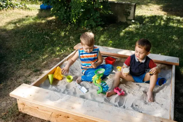 Jak zrobić piaskownicę DIY? Poradnik krok po kroku dla rodziców