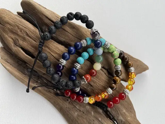 Bransoletka z kamieniami czakr - jak poprawić swoje samopoczucie?