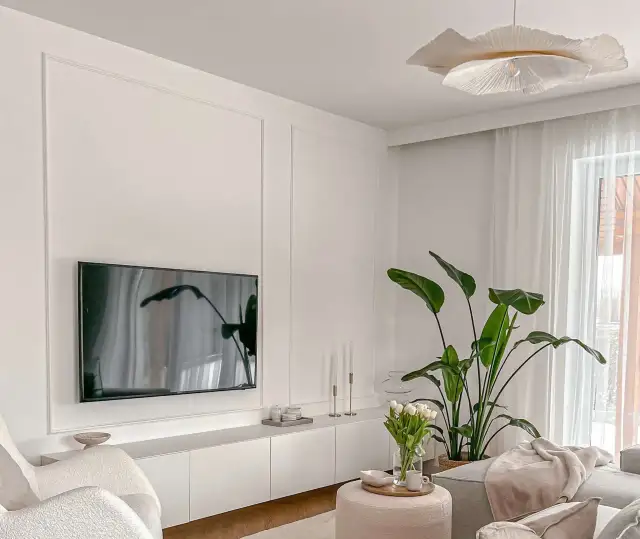 Karnisz sufitowy czy ścienny? Wybierz idealny dla Twojego wnętrza!