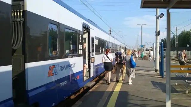 PKP Intercity: Wcześniejszy pociąg? Zmień bilet i jedź bez problemów!