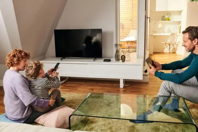 Kiedy dziecko może oglądać bajki? Ekspert radzi