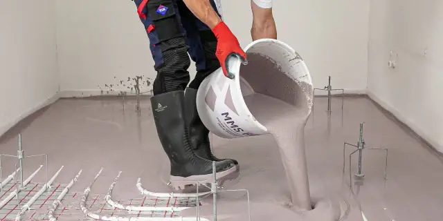 Jak zrobić wylewkę samopoziomującą? Poradnik krok po kroku