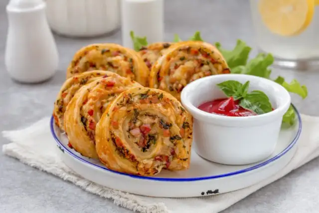 Jakie przekąski na komunię? 10 pomysłów, które zachwycą gości