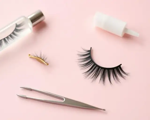 Usuwanie rzęs w domu: Jak to zrobić bezpiecznie i bez szkód?