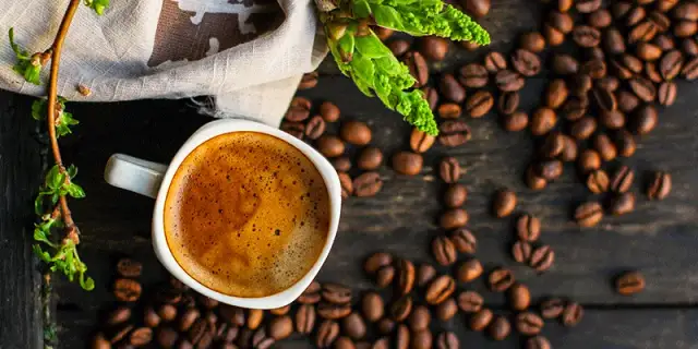 Kwasowość kawy – co to znaczy i jak wpływa na smak napoju