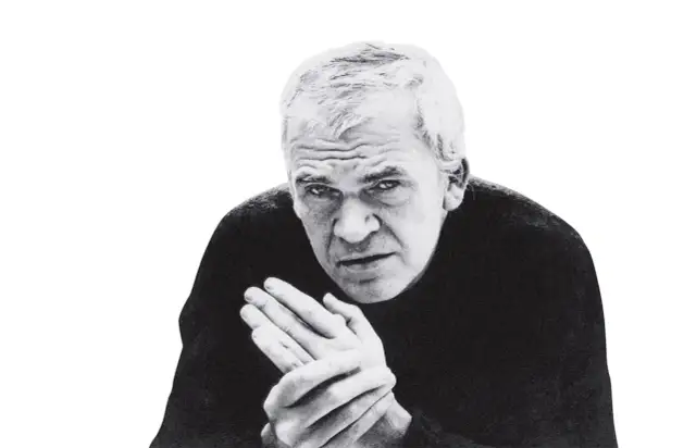 Milan Kundera Żart - odkryj mroczne tajemnice i uniwersalne tematy