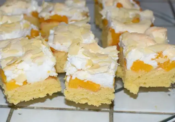 Jak przygotować dietetyczne ciasto z brzoskwiniami: przepis bez wyrzeczeń