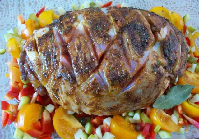 Jakie surówki do udźca z indyka? Odkryj najlepsze połączenia smakowe