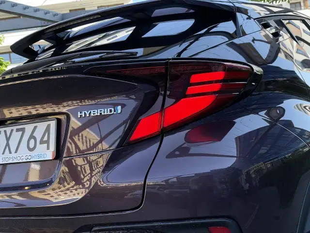 Ile pali hybryda na autostradzie? Zaskakujące wyniki spalania!