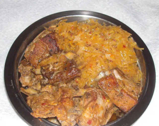 Ile gotować kapustę kiszoną w szybkowarze, aby była idealna?