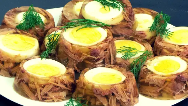 Jak wyjąć galaretkę z formy? Triki na perfekcyjny deser!