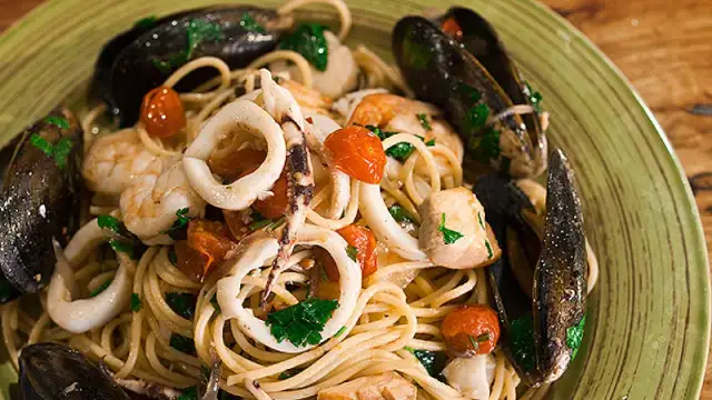 Spaghetti marinara: tradycyjny przepis i sekrety idealnego sosu