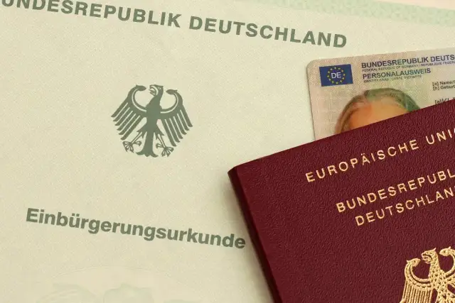 Niemiecki paszport, dowód osobisty i dokument potwierdzający obywatelstwo.
