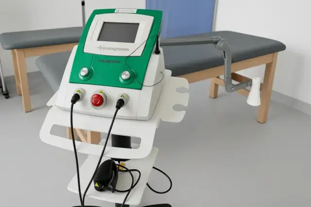 Na co pomaga laser w rehabilitacji? Ulga w bólu i regeneracja!