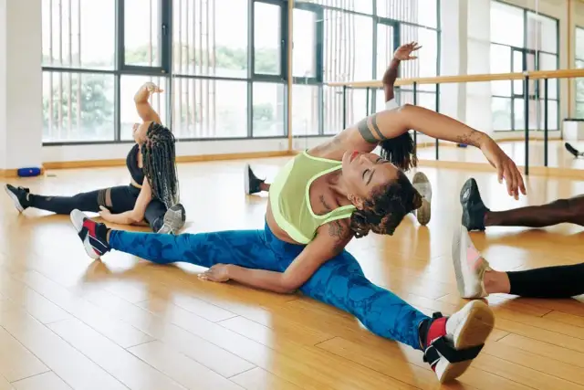 Jak cwiczyc szpagat: skuteczne ćwiczenia na elastyczność i postęp