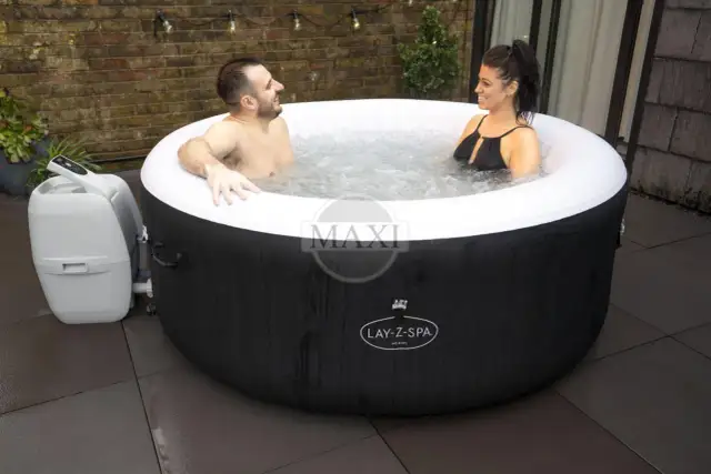 Dmuchane jacuzzi Lay-Z-Spa: który wybrać i ile kosztuje relaks?