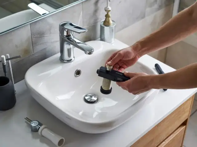 Jak zamontować syfon do umywalki - uniknij najczęstszych błędów