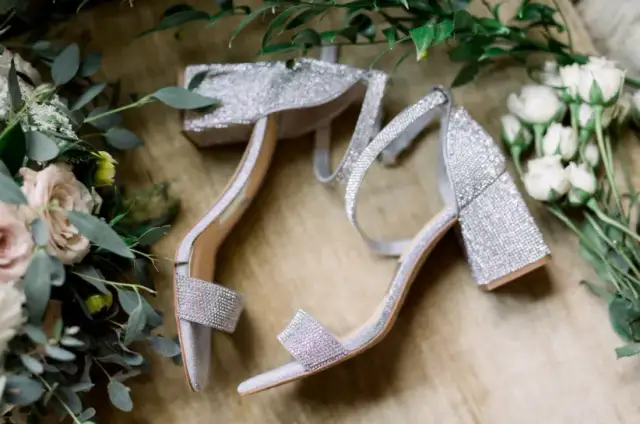 Jaki obcas na ślub: wybierz wygodne i stylowe buty na wesele