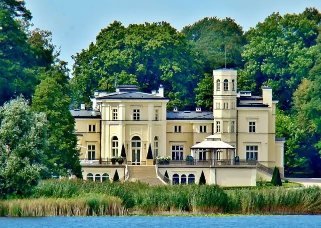 Fascynujący pałac w Łącku - niezwykła perła architektury Mazowsza