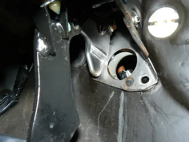 Pompa sprzęgła gdzie jest i jak ją łatwo znaleźć w samochodzie