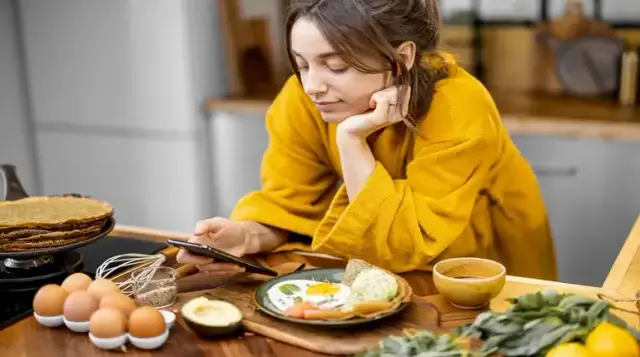 Co jeść na śniadanie fit, aby schudnąć i mieć więcej energii