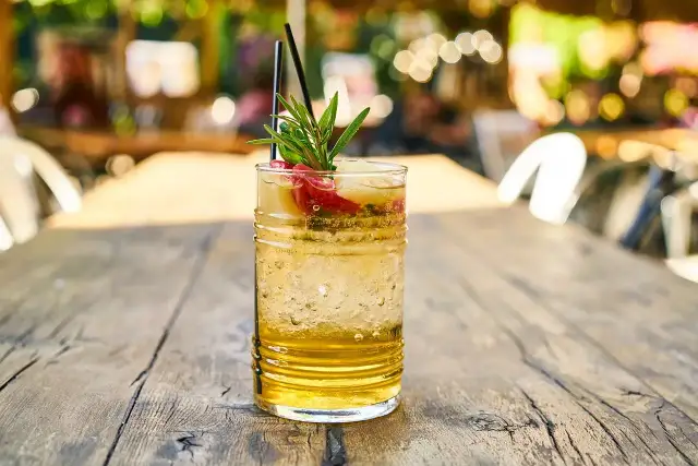 Przepisy na drinki z liczi, które zachwycą Twoje podniebienie