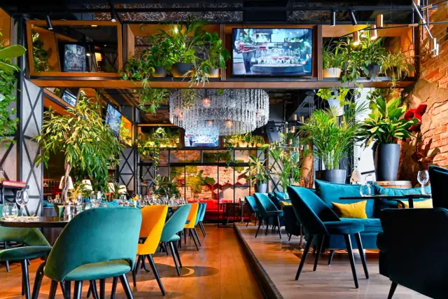 Gdzie zjeść w Warszawie? Odkryj najlepsze restauracje i smaki