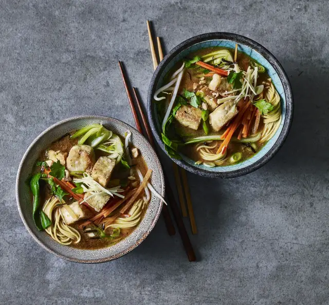 Jak zrobić ramen wegetariański w 30 minut – pyszny i zdrowy przepis