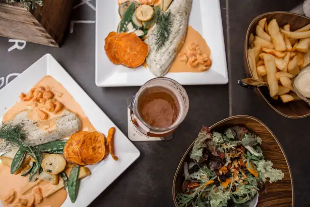 Gdzie zjeść w Londynie? Odkryj najlepsze miejsca na pyszne jedzenie