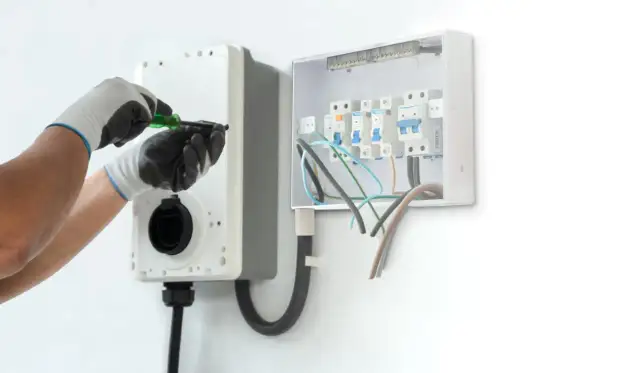 Na jakiej wysokości skrzynka elektryczna? Oto kluczowe informacje!