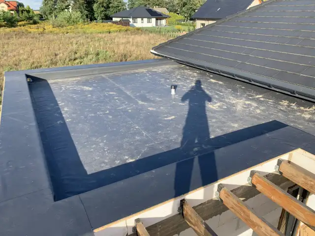 Folia na dach – jak wybrać najlepszą, by uniknąć problemów z wilgocią