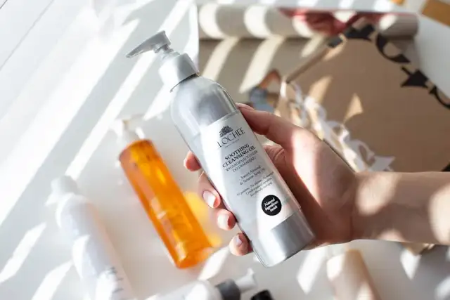 Olejek do demakijażu: jaki wybrać? Przewodnik po typach cery