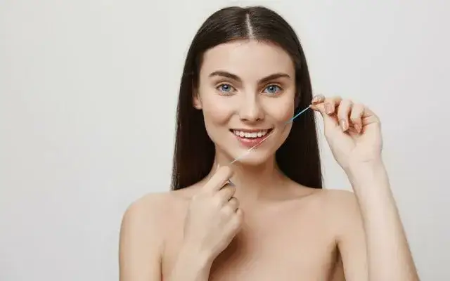 Wzmocnij dziąsła: witaminy, dieta i objawy niedoborów