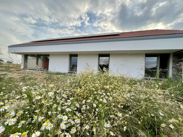 Ile kosztuje budowa domu stodoły? Sprawdź, co wpływa na cenę