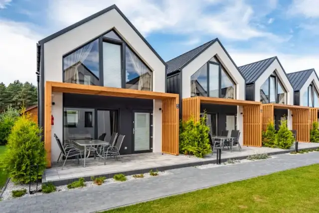 Ile za nocleg nad morzem? Sprawdź najlepsze ceny i oferty