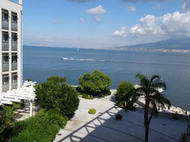 Towers Hotel Stabiae: Lusso, Design e Vista sul Vesuvio