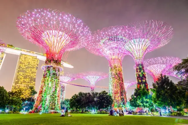 Ile trwa lot z Warszawy do Singapuru? Sprawdź czas podróży i więcej