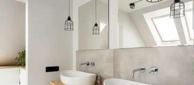 Na jakiej wysokości kabel do lustra? Idealne wskazówki montażowe