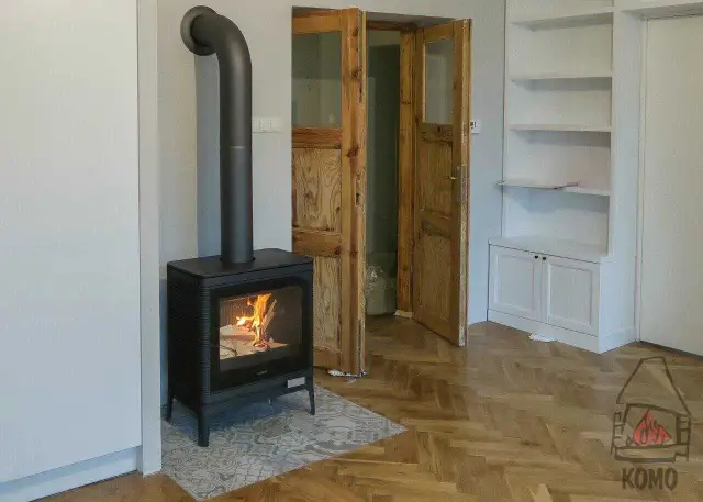 Podłoże pod kominek wolnostojący: bezpieczeństwo i styl w jednym?