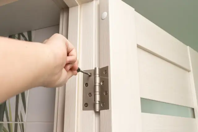 Drzwi bezprzylgowe: Jak wyregulować zawiasy 3D i uniknąć błędów?