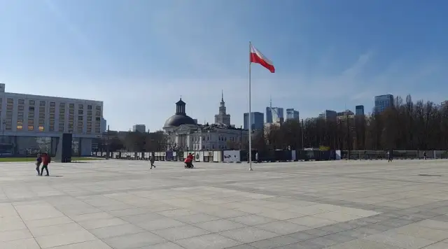 Marszałka Józefa Piłsudskiego 8: Co kryje ten znany adres?