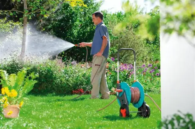 Prosty sposób jak zrobić bęben na wąż ogrodowy w 6 krokach - Poradnik DIY