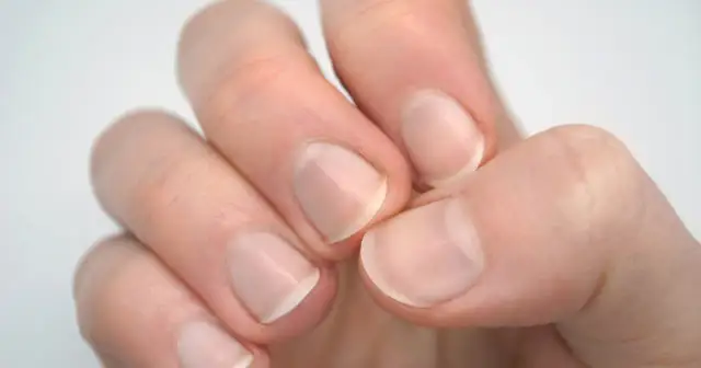 Czy paznokcie oddychają? Odkryj prawdę o zdrowiu paznokci