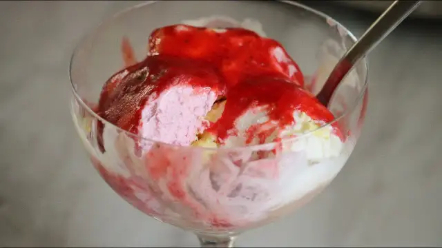 Jak zrobić sos owocowy - prosty przepis na pyszny dodatek do deserów