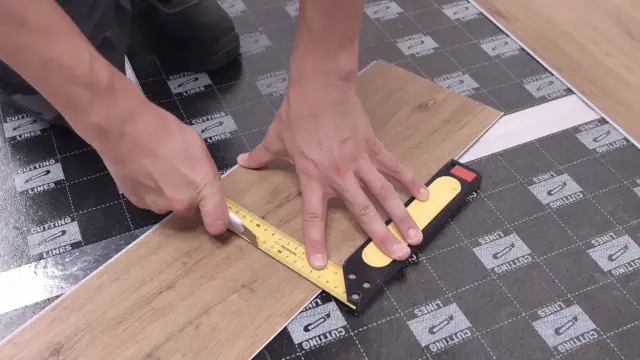 Jak ciąć panele winylowe? Wybierz narzędzia, uniknij błędów