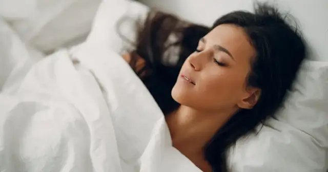 Co oznacza sen o pogrzebie bliskiej osoby? Odkryj jego głębokie znaczenie