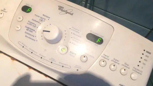 Jak naprawić błąd F08 w pralce Whirlpool i uniknąć kosztownych napraw