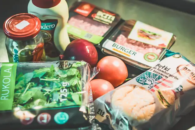 Burgery z Biedronki: Jak przygotować je jak z restauracji?