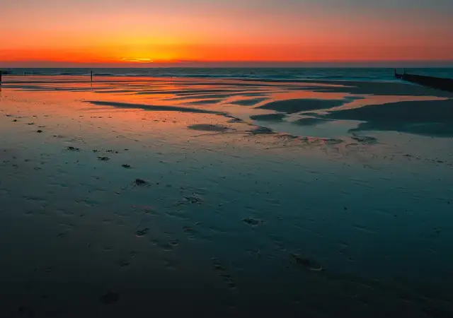 Zachody słońca nad Bałtykiem: Gdzie zobaczyć te magiczne widoki?